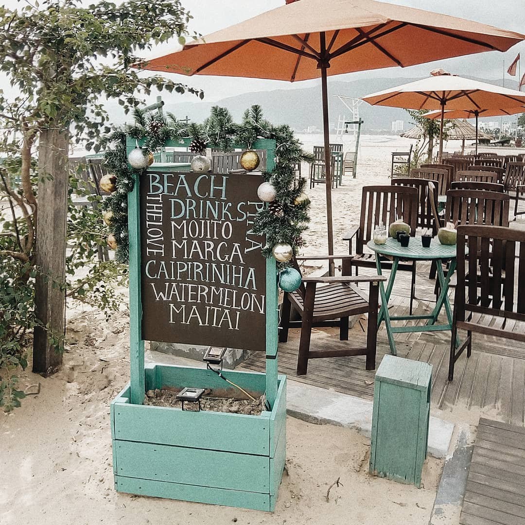 Rủ nhau check in Quy Nhơn đến quán cafe Surf Bar view biển siêu đẹp